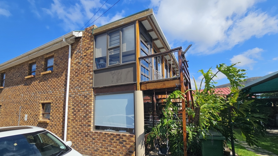 5 Bedroom Property for Sale in Voelklip Western Cape